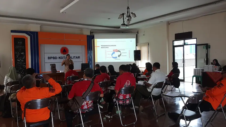 Forum diskusi kajian risiko bencana di kantor BPBD Kota Blitar