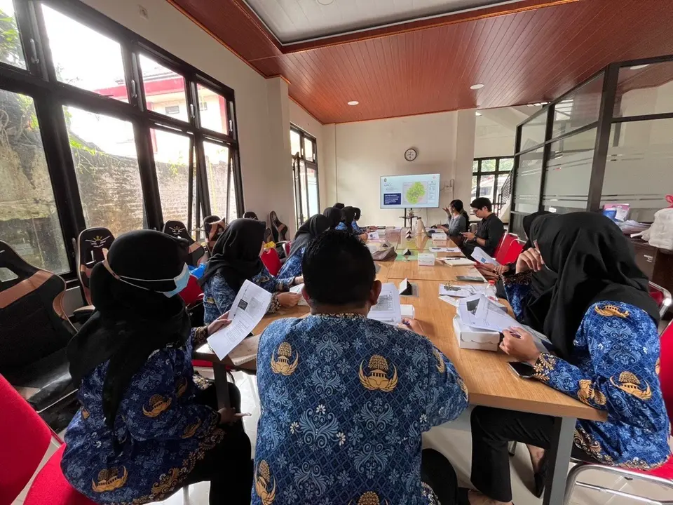 Peserta forum studi kelayakan puskesmas