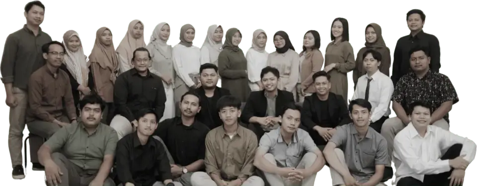 Foto bersama tim Angka Wicaksana Development, berdiri dan duduk berjajar